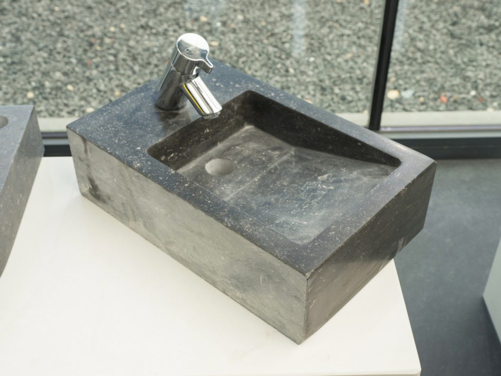 steenkool auteur vos Handwasbakje in Belgische blauwe steen (Model X) - Bova Natuursteen